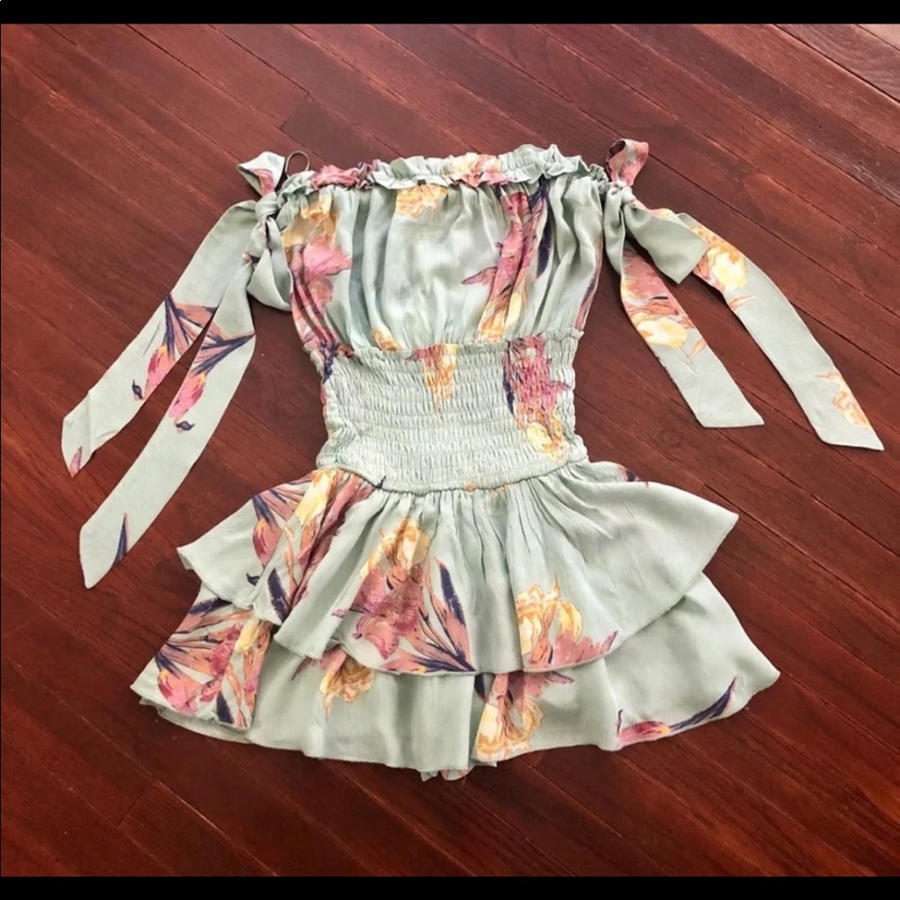 New boutique floral romper -S
